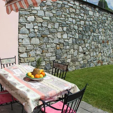 Olive Ferienwohnung Mit Garten Daire Vercana